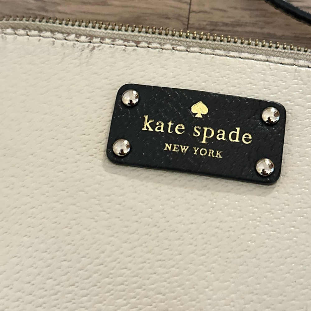 Kate Spade crossbody bag light beige and black - GUC. Silver metal adornments - Picture 8 of 12